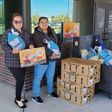 Sunward members dropping off frozen turkeys